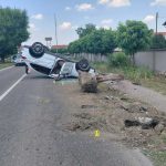Detalji udesa kod Bijeljine: Auto prevrnut nakon zakucavanja u banderu, vozač u bolnici (FOTO)