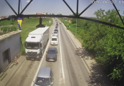 AMS RS: Duge kolone vozila na granici prema Hrvatskoj i Crnoj Gori