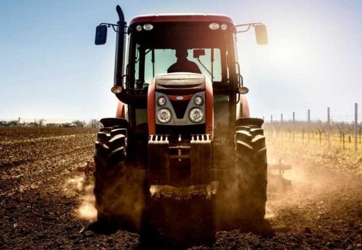 Traktor se prevrnuo na livadi nadomak Gradiške, jedno lice poginulo