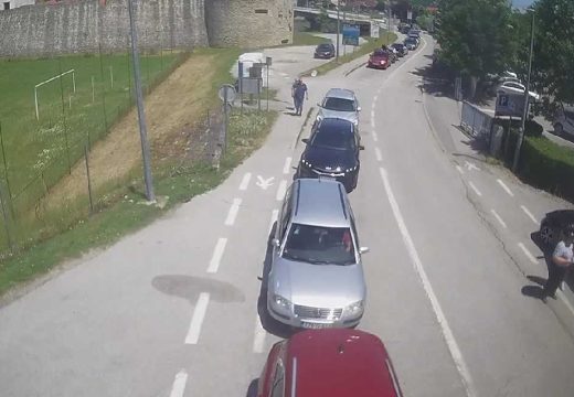 Vozači budite strpljivi: Višečasovna čekanja na prelazima