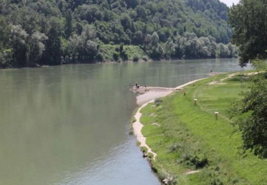 Dozivala je pomoć: Zvornički policajci uspješno spasili ženu od utapanja u Drini