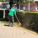 Pojačana briga o zelenilu: Nastavljene aktivnosti uređenja i održavanja gradskog zelenila u Bijeljini (Foto)