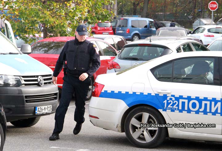policija