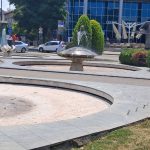 Vrućina ispraznila ulice Bijeljine: Građani spas traže u hladu, pored bazena i rijeka (Foto)