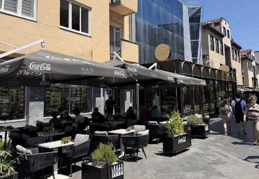 Manje keša, manje bakšiša: Evo kako konobari u Srpskoj gube zaradu