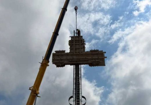 RS: U Beracima kod Kneževa grade krst visine 15 metara (Foto)