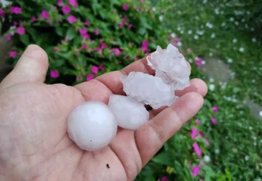 RS: Jaka kiša i grad veličine lješnjaka, dio opštine bez struje