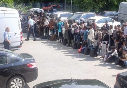 Hapšenje u Kozarskoj Dubici: U kombiju pronađeni ilegalni migranti