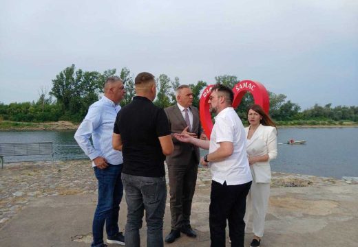 Minić obišao savski kej u Šamcu: Uređenje obale – projekat od značaja za zaštitu od poplava