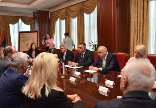 Dvojica premijera “oči u oči”: Minić na sastanku sa Macutom u Banjaluci