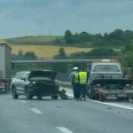 Nezgoda: Automobil na auto-putu “9. januar” udario u bankinu (Foto)