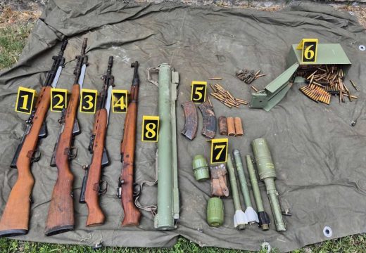 Velika zaplijena u Loparama: Policija pronašla zolju, bombe i puške