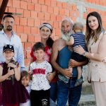Pomoć: Sedmočlanoj porodici Sarajlić donacija od generalnog direktora TRB-a Slavenka Ristića