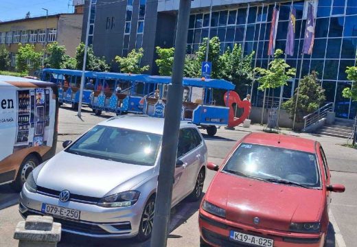 Bijeljina: Turistički vozić vodi do bazena