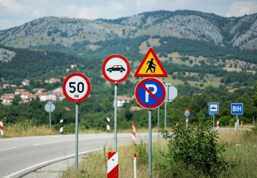 Nesvakidašnji lopovluk u BiH: Ukrali deset saobraćajnih znakova