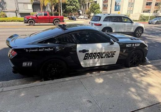 SAD: Vozio policijski auto iz Transformersa, pa ga kaznila prava policija (Foto)