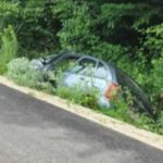 Nezgoda na putu Srbac – Derventa: Automobil sletio u kanal (Foto)