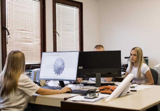 Mašinstvo: Studentkinje novosadskog FTN-a na praksi u bijeljinskom „Orlu“ (Foto)