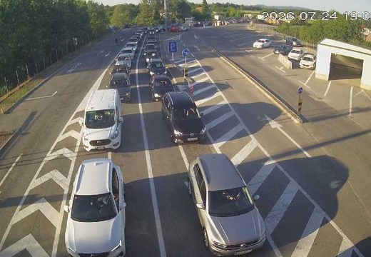 Kolone na granicama: Pojačana gužva na ulazu u BiH, vozači čekaju na više prelaza