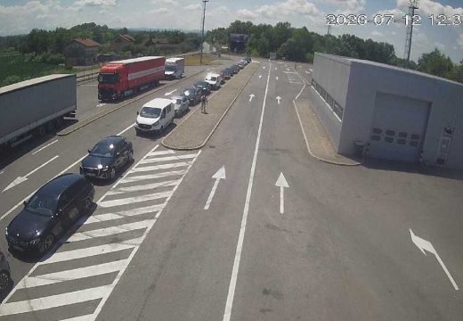 Gužve na granicama prema Hrvatskoj i Crnoj Gori
