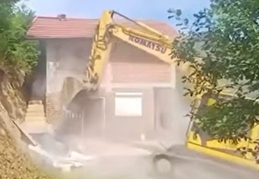 Počelo rušenje vikendica na Kosmetu: Najmanje deset u vlasništvu Srba (Video)