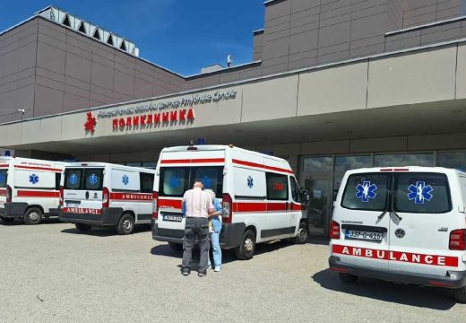 Drama u Prnjavoru: Dijete koje se gušilo na bazenu priključeno na respirator
