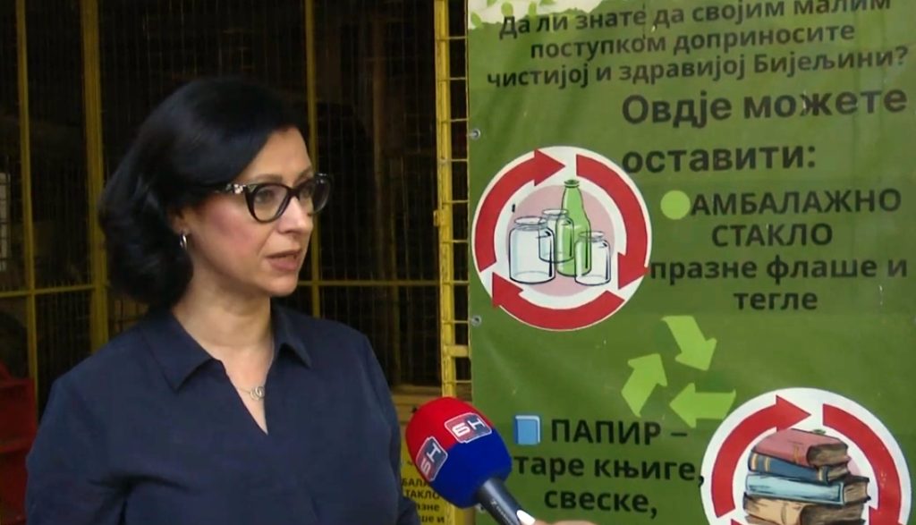 Na pijaci u Bijeljini „Zeleno ostrvo“: Ne bacajte stare udžbenike – reciklirajte ih!