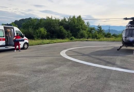 Brza reakcija vazduhoplovstva MUP Srpske: Novorođenče i pacijent uspješno transportovani helikopterom (Foto)