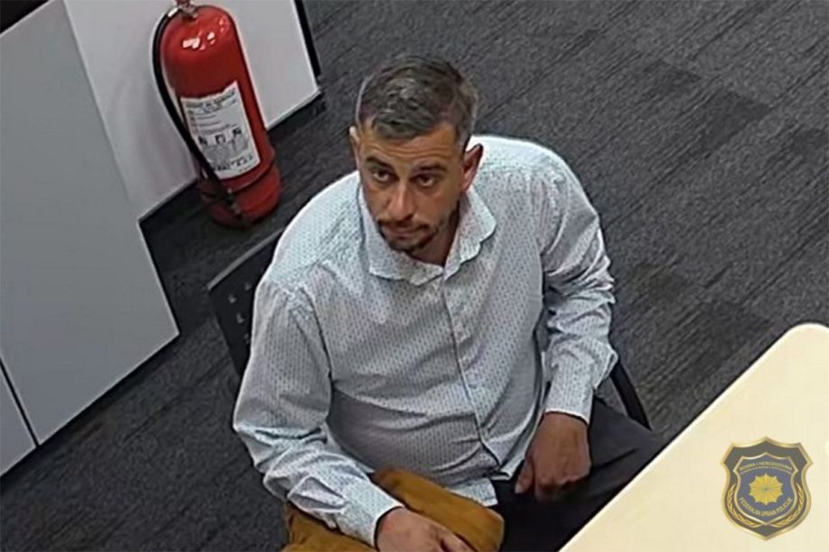  muškarca