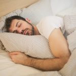 Da li spavamo manje zbog visokih temperatura: Evo kako tropske noći utiču na san
