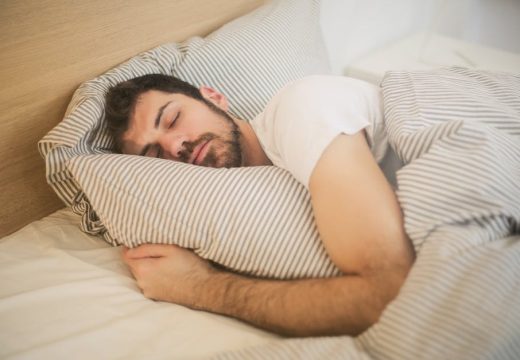 Da li spavamo manje zbog visokih temperatura: Evo kako tropske noći utiču na san