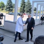 RS: Premijer Minić u posjeti UKC RS; U toku sastanak sa Šobotom