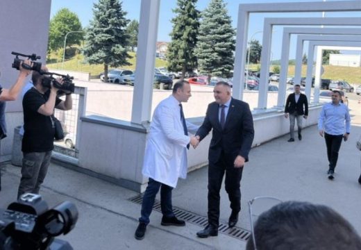 RS: Premijer Minić u posjeti UKC RS; U toku sastanak sa Šobotom