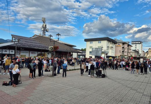 Održan protest: Zatraženo rasvjetljavanje slučaja iz diskoteke “Enigma”