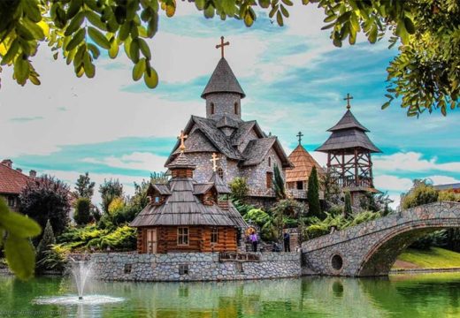 Stižu u septembru: Da li su turistički vaučeri zakasnili?
