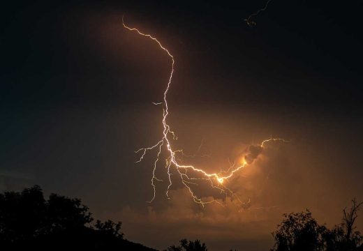 Kako se zaštititi od udara groma: Pravila koja mogu spasiti život