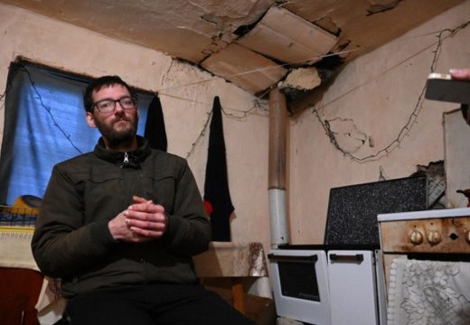 Obezbijeđen mu je kontejner, ali Igor i dalje živi u oronuloj kući: “Nemam vode, uskoro ostajem i bez struje”