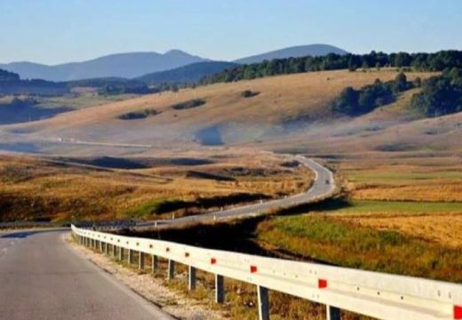 Stanje na putevima: AMS upozorio na kritične pravce i granice