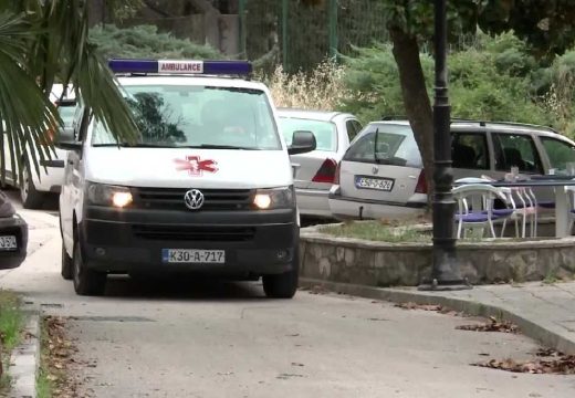Patnja dijaliznih pacijenat: U pokvarenom kombiju bez klime idu po spas