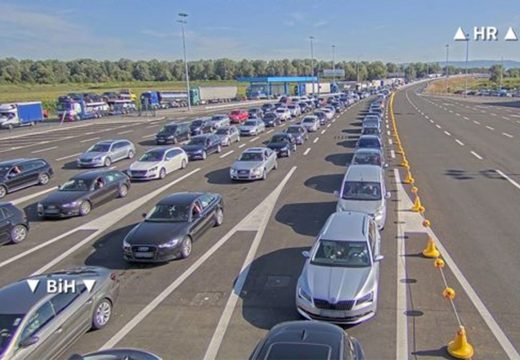 Granični prelazi: Ogromna kolona vozila na hrvatskoj strani kod Gradiške (Foto)