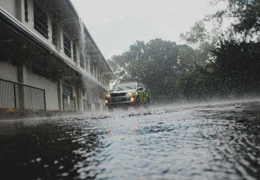 Jako nevrijeme pogodilo Zvornik: Voda poplavila saobraćajnice, pokrenuta klizišta (Foto/Video)