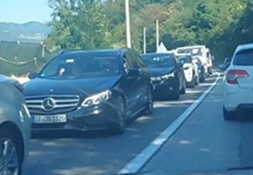 Kolaps u ovom dijelu BiH: Kolona automobila duga 10 kilometara