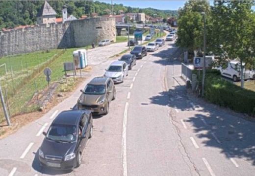 Velike gužve na ulazu u BiH: Evo na kojim prelazima se najduže čeka