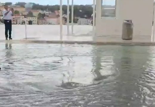 Meteorološki fenomen pogodio grad u komšiluku: Sve poplavljeno u sekundi, ljudi bježali u panici (Video)