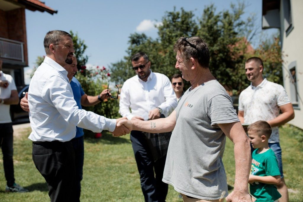 TRB nije zaboravio borce: Slavenko Ristić posjetio pripadnika Garde Šekovići Juroša Čabrića (Foto)