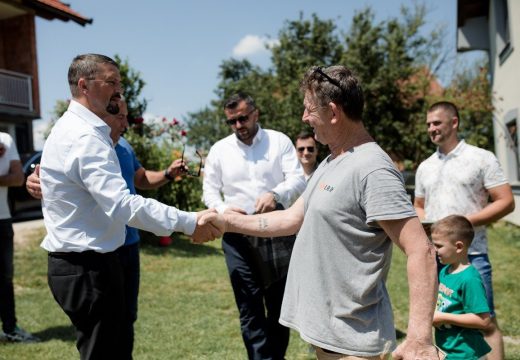 TRB nije zaboravio borce: Slavenko Ristić posjetio pripadnika Garde Šekovići Juroša Čabrića (Foto)