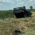 Udes kod Bijeljine: Mercedes završio na krovu među kukuruzima