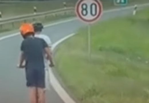 Uznemirujući snimak iz Srbije: Dječaci na trotinetu jurili auto-putem (Video)