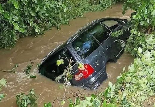 Herojski podvig: Policajci spasili vozača iz nabujale rijeke
