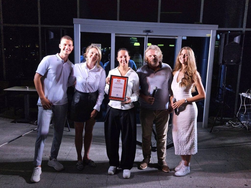 Bijeljina: ”Nulta grupa” oduševila publiku na ”Otvorenoj sceni” – zahvalnost Vasku Todiću za dugogodišnju podršku manifestaciji (Foto)
